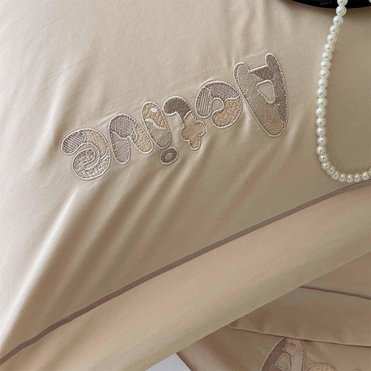 91家纺网 家纺一手货源 找家纺 鼎飞家纺 2025秋冬新款长绒棉纯棉磨毛绣花拼接四件套-以纯系列 以纯-米咖