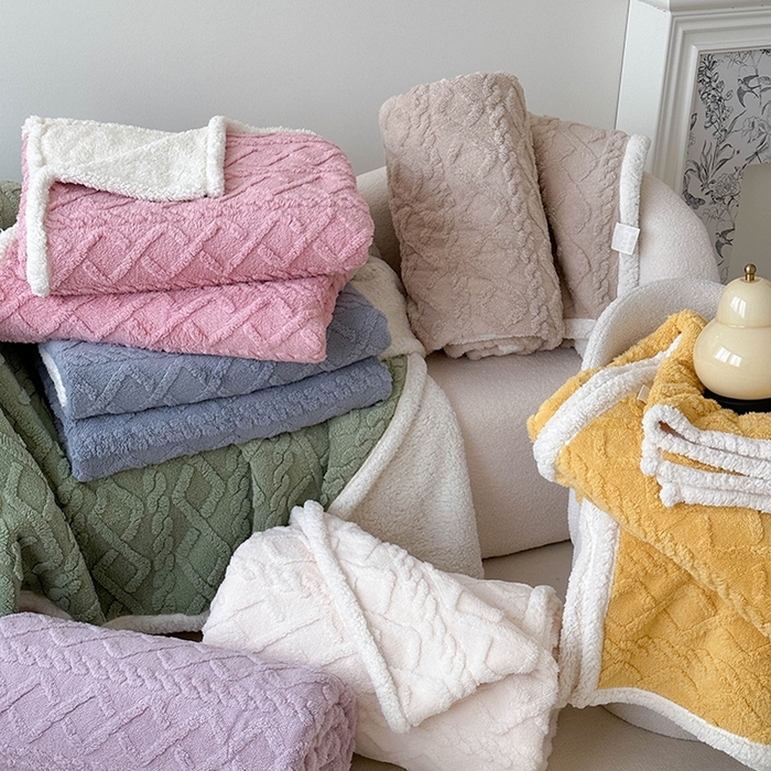 91家纺网 家纺一手货源 找家纺 梵希良品家纺 2025新款新款塔芙绒羊羔绒双层毯子加厚盖毯办公室午休沙发毯毯子 组合图仅供展示不可下单