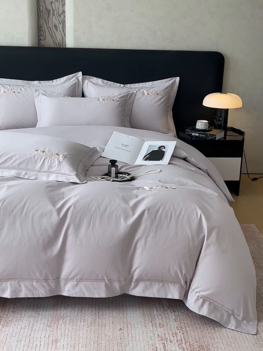 91家纺网 家纺一手货源 找家纺 鼎飞家纺 2025秋冬新款长绒棉纯棉磨毛绣花拼接四件套-以纯系列 以纯-浅灰