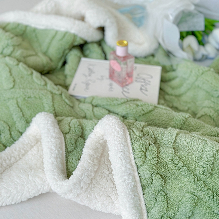 91家纺网 家纺一手货源 找家纺 梵希良品家纺 2025新款新款塔芙绒羊羔绒双层毯子加厚盖毯办公室午休沙发毯毯子 绿茶色