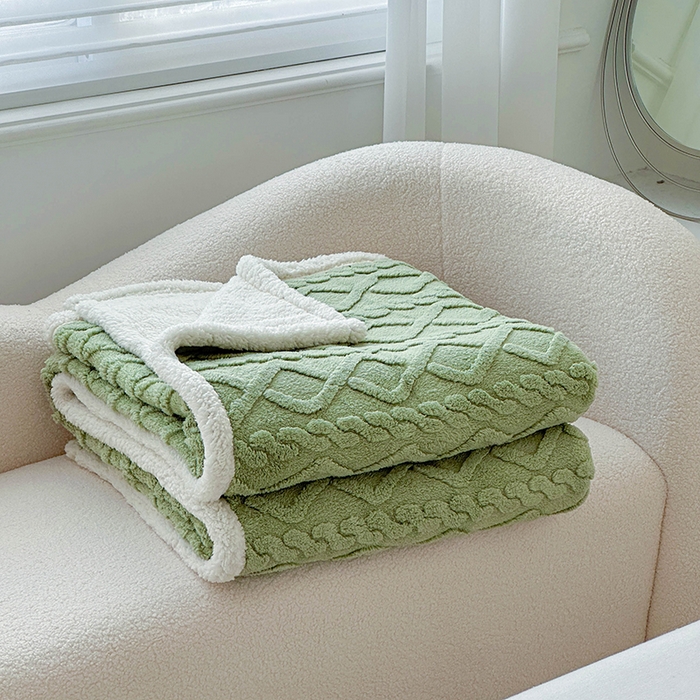 91家纺网 家纺一手货源 找家纺 梵希良品家纺 2025新款新款塔芙绒羊羔绒双层毯子加厚盖毯办公室午休沙发毯毯子 绿茶色
