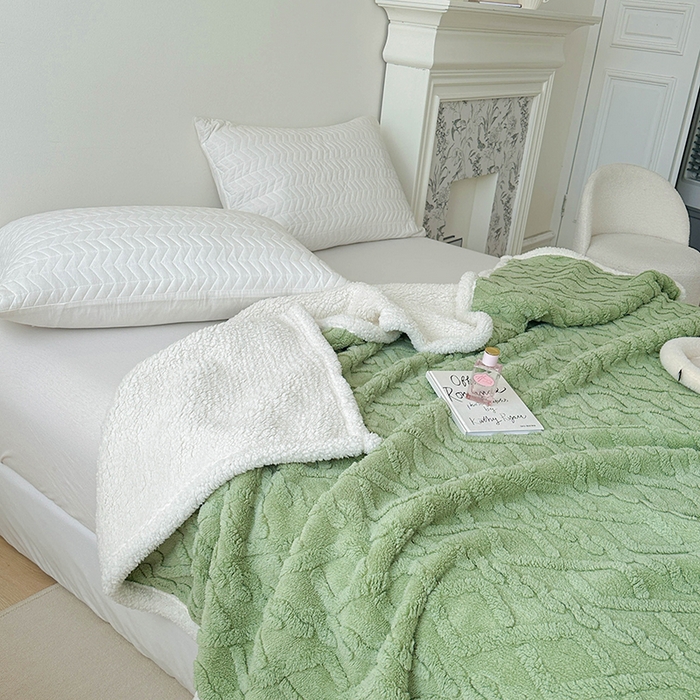 91家纺网 家纺一手货源 找家纺 梵希良品家纺 2025新款新款塔芙绒羊羔绒双层毯子加厚盖毯办公室午休沙发毯毯子 绿茶色