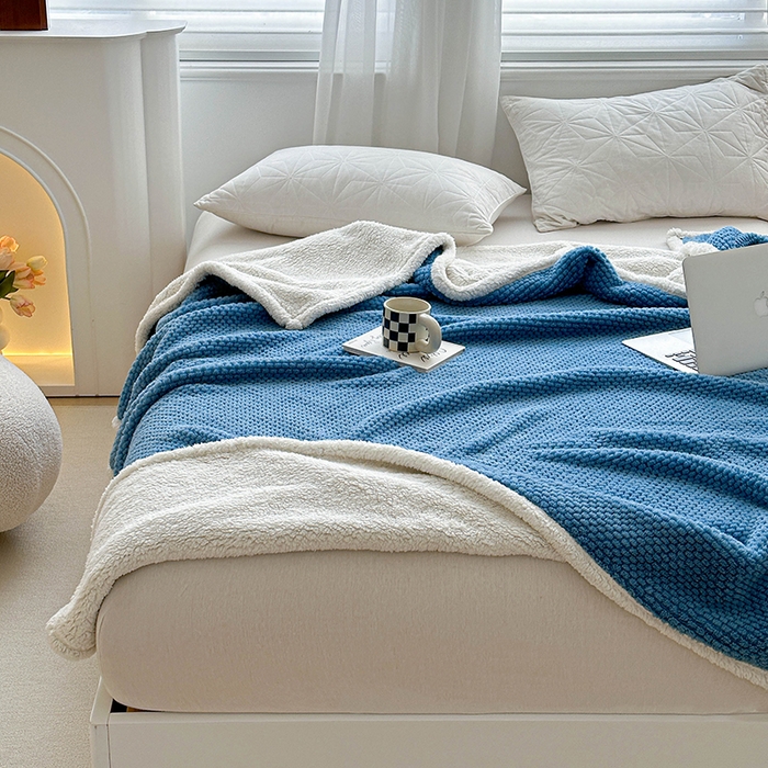 91家纺网 家纺一手货源 找家纺 梵希良品家纺 2025新款玫瑰绒毛毯珊瑚绒小毯子办公室午睡毯床上用盖毯沙发毯毯子 海峡蓝