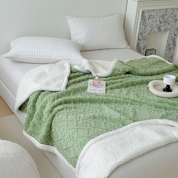91家纺网 家纺一手货源 找家纺 梵希良品家纺 2025新款新款塔芙绒羊羔绒双层毯子加厚盖毯办公室午休沙发毯毯子 绿茶色