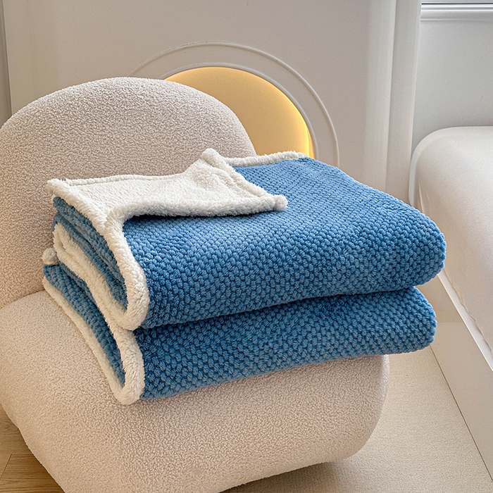 91家纺网 家纺一手货源 找家纺 梵希良品家纺 2025新款玫瑰绒毛毯珊瑚绒小毯子办公室午睡毯床上用盖毯沙发毯毯子 海峡蓝