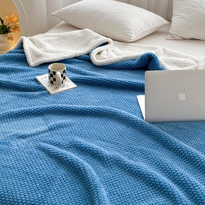 91家纺网 家纺一手货源 找家纺 梵希良品家纺 2025新款玫瑰绒毛毯珊瑚绒小毯子办公室午睡毯床上用盖毯沙发毯毯子 海峡蓝