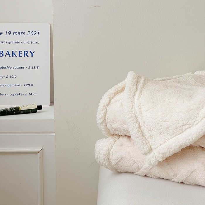 91家纺网 家纺一手货源 找家纺 梵希良品家纺 2025新款新款塔芙绒羊羔绒双层毯子加厚盖毯办公室午休沙发毯毯子 米白