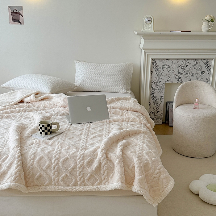 91家纺网 家纺一手货源 找家纺 梵希良品家纺 2025新款新款塔芙绒羊羔绒双层毯子加厚盖毯办公室午休沙发毯毯子 米白