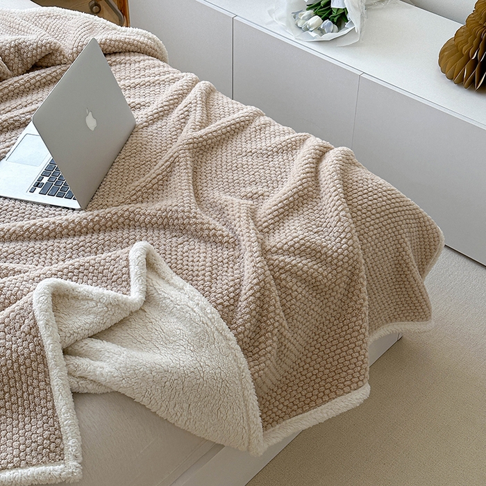 91家纺网 家纺一手货源 找家纺 梵希良品家纺 2025新款玫瑰绒毛毯珊瑚绒小毯子办公室午睡毯床上用盖毯沙发毯毯子 奶咖