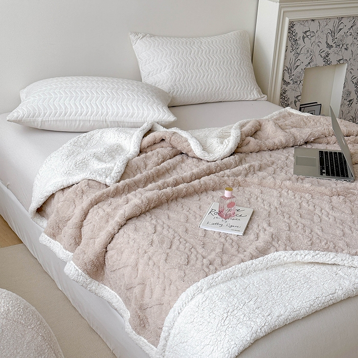 91家纺网 家纺一手货源 找家纺 梵希良品家纺 2025新款新款塔芙绒羊羔绒双层毯子加厚盖毯办公室午休沙发毯毯子 奶咖