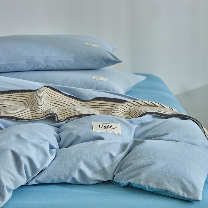 91家纺网 家纺一手货源 找家纺 贝尔 2025新款双拼全棉纯色素色色织磨毛加厚四件套 晴空蓝-兰灰