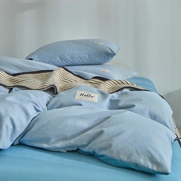 91家纺网 家纺一手货源 找家纺 贝尔 2025新款双拼全棉纯色素色色织磨毛加厚四件套 晴空蓝-兰灰