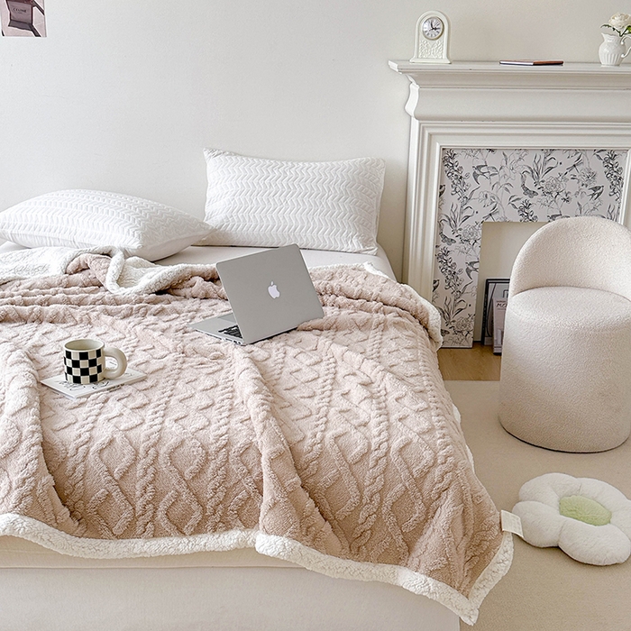 91家纺网 家纺一手货源 找家纺 梵希良品家纺 2025新款新款塔芙绒羊羔绒双层毯子加厚盖毯办公室午休沙发毯毯子 奶咖