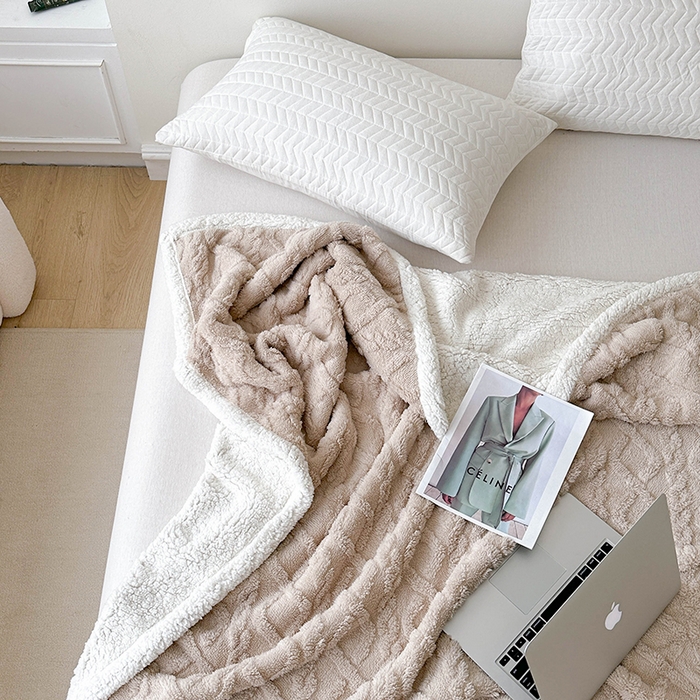 91家纺网 家纺一手货源 找家纺 梵希良品家纺 2025新款新款塔芙绒羊羔绒双层毯子加厚盖毯办公室午休沙发毯毯子 奶咖