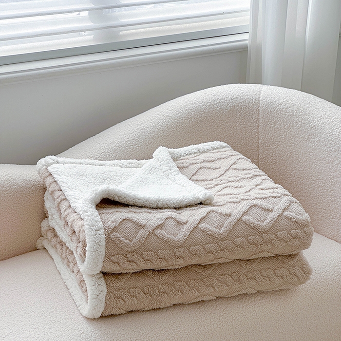 91家纺网 家纺一手货源 找家纺 梵希良品家纺 2025新款新款塔芙绒羊羔绒双层毯子加厚盖毯办公室午休沙发毯毯子 奶咖