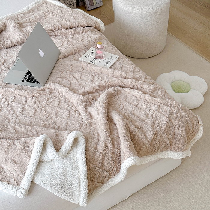 91家纺网 家纺一手货源 找家纺 梵希良品家纺 2025新款新款塔芙绒羊羔绒双层毯子加厚盖毯办公室午休沙发毯毯子 奶咖