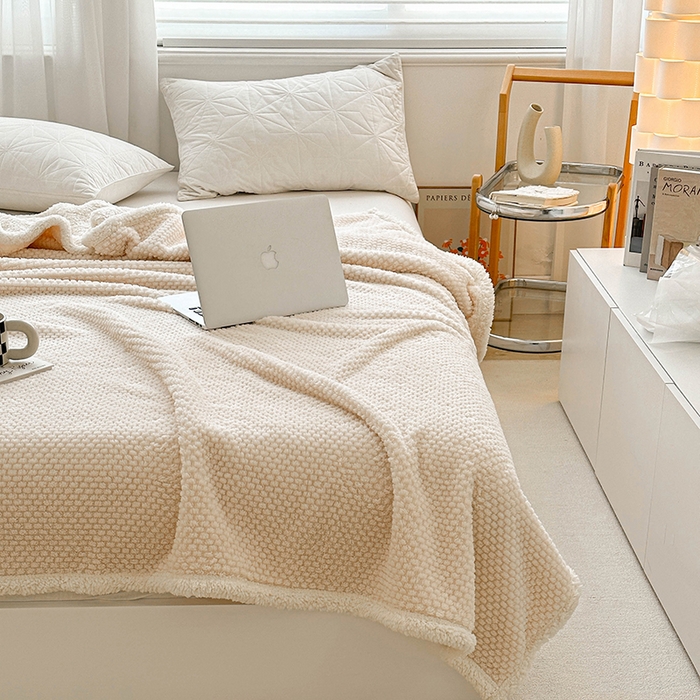 91家纺网 家纺一手货源 找家纺 梵希良品家纺 2025新款玫瑰绒毛毯珊瑚绒小毯子办公室午睡毯床上用盖毯沙发毯毯子 奶油白