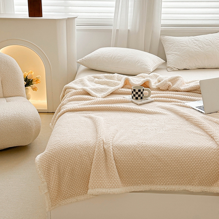 91家纺网 家纺一手货源 找家纺 梵希良品家纺 2025新款玫瑰绒毛毯珊瑚绒小毯子办公室午睡毯床上用盖毯沙发毯毯子 奶油白