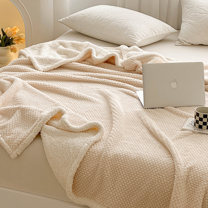 91家纺网 家纺一手货源 找家纺 梵希良品家纺 2025新款玫瑰绒毛毯珊瑚绒小毯子办公室午睡毯床上用盖毯沙发毯毯子 奶油白