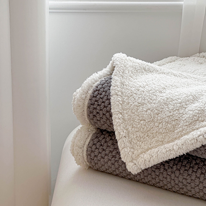 91家纺网 家纺一手货源 找家纺 梵希良品家纺 2025新款玫瑰绒毛毯珊瑚绒小毯子办公室午睡毯床上用盖毯沙发毯毯子 气质灰