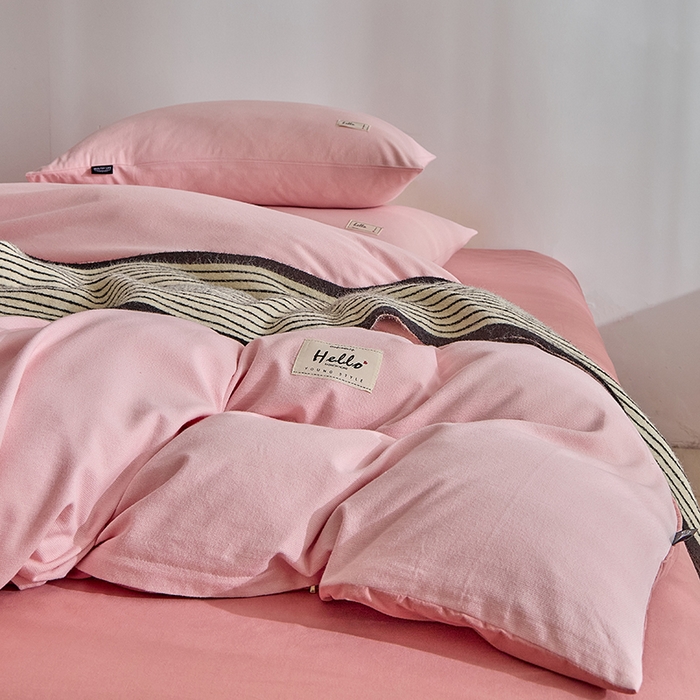 91家纺网 家纺一手货源 找家纺 贝尔 2025新款双拼全棉纯色素色色织磨毛加厚四件套 雾粉-豆沙