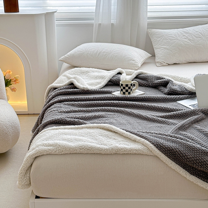91家纺网 家纺一手货源 找家纺 梵希良品家纺 2025新款玫瑰绒毛毯珊瑚绒小毯子办公室午睡毯床上用盖毯沙发毯毯子 气质灰