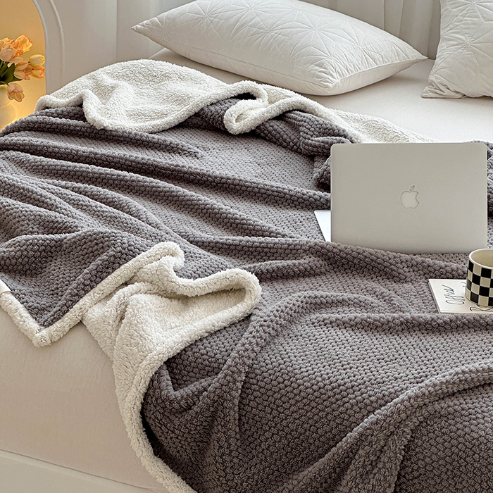 91家纺网 家纺一手货源 找家纺 梵希良品家纺 2025新款玫瑰绒毛毯珊瑚绒小毯子办公室午睡毯床上用盖毯沙发毯毯子 气质灰