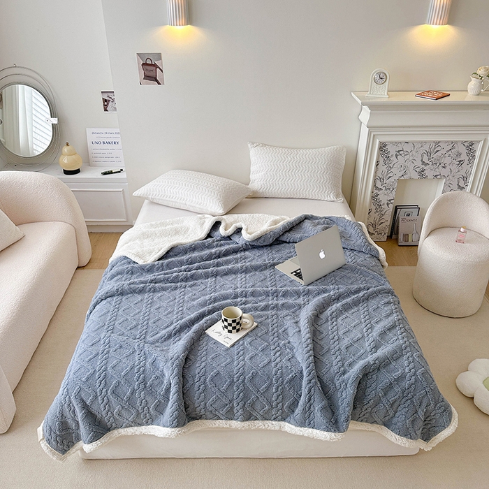 91家纺网 家纺一手货源 找家纺 梵希良品家纺 2025新款新款塔芙绒羊羔绒双层毯子加厚盖毯办公室午休沙发毯毯子 雾霾蓝