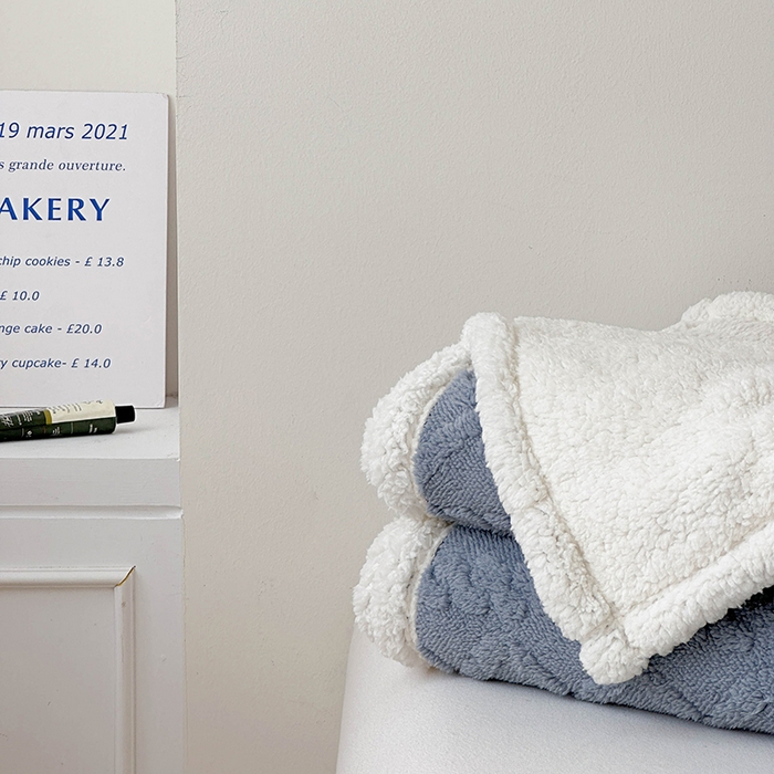 91家纺网 家纺一手货源 找家纺 梵希良品家纺 2025新款新款塔芙绒羊羔绒双层毯子加厚盖毯办公室午休沙发毯毯子 雾霾蓝