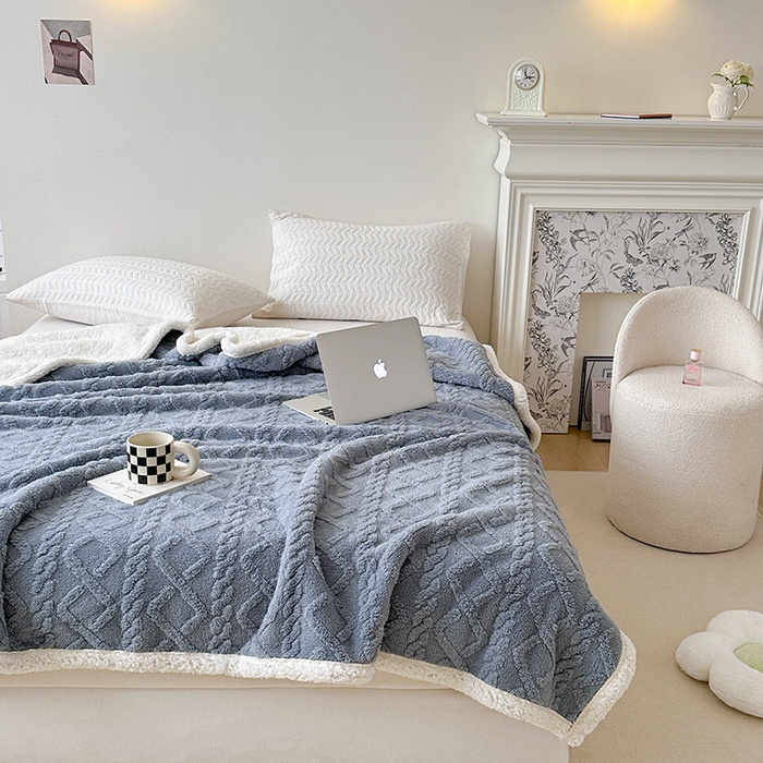 91家纺网 家纺一手货源 找家纺 梵希良品家纺 2025新款新款塔芙绒羊羔绒双层毯子加厚盖毯办公室午休沙发毯毯子 雾霾蓝