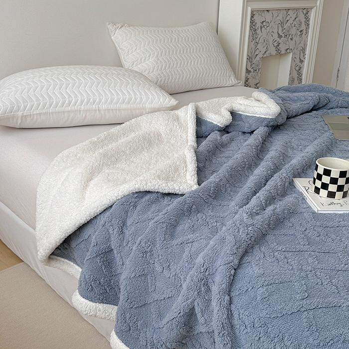 91家纺网 家纺一手货源 找家纺 梵希良品家纺 2025新款新款塔芙绒羊羔绒双层毯子加厚盖毯办公室午休沙发毯毯子 雾霾蓝