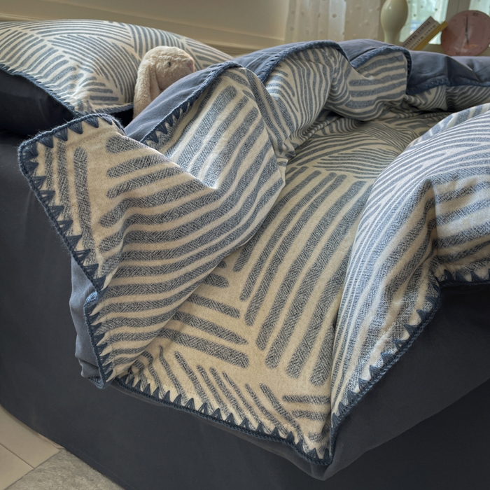 91家纺网 家纺一手货源 找家纺 如一 2025新款加厚全棉磨毛三角针四件套 简森-蓝