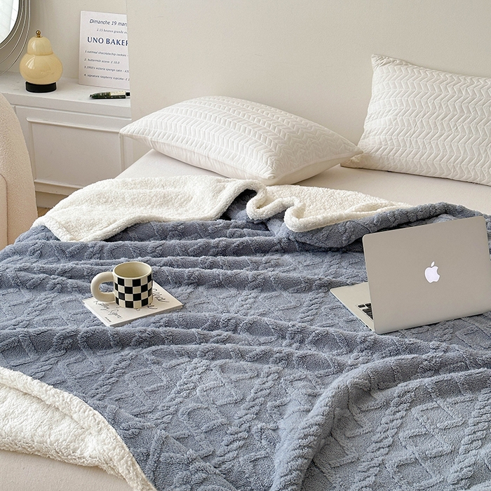 91家纺网 家纺一手货源 找家纺 梵希良品家纺 2025新款新款塔芙绒羊羔绒双层毯子加厚盖毯办公室午休沙发毯毯子 雾霾蓝