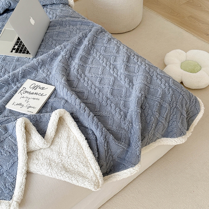 91家纺网 家纺一手货源 找家纺 梵希良品家纺 2025新款新款塔芙绒羊羔绒双层毯子加厚盖毯办公室午休沙发毯毯子 雾霾蓝