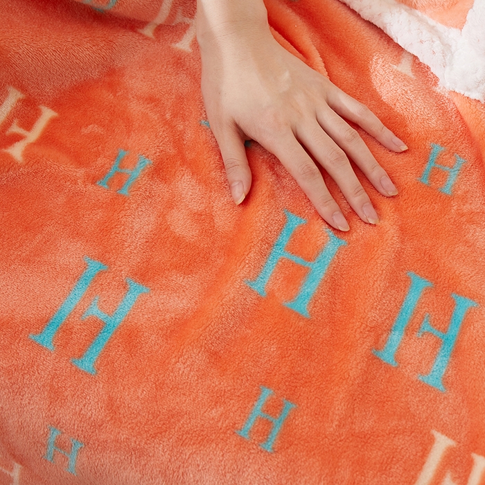 91家纺网 家纺一手货源 找家纺 （总）楼兰公主 2025秋冬新款潮牌披肩毯毛毯毯子多功能盖毯