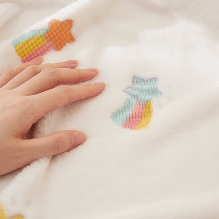 91家纺网 家纺一手货源 找家纺 楼兰公主 2025秋冬新款云朵绒披肩毯毛毯毯子多功能盖毯 彩虹白