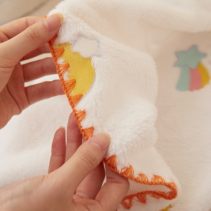 91家纺网 家纺一手货源 找家纺 楼兰公主 2025秋冬新款云朵绒披肩毯毛毯毯子多功能盖毯 彩虹白