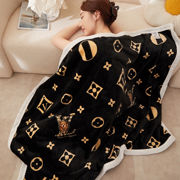 91家纺网 家纺一手货源 找家纺 楼兰公主 2025秋冬新款潮牌披肩毯毛毯毯子多功能盖毯 L熊