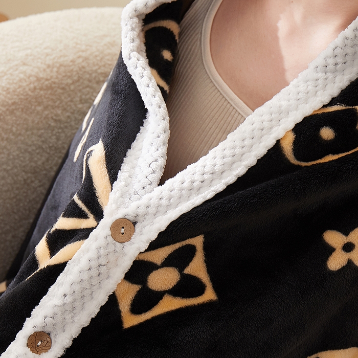 91家纺网 家纺一手货源 找家纺 楼兰公主 2025秋冬新款潮牌披肩毯毛毯毯子多功能盖毯 L熊