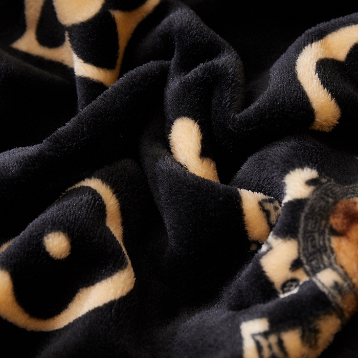 91家纺网 家纺一手货源 找家纺 楼兰公主 2025秋冬新款潮牌披肩毯毛毯毯子多功能盖毯 L熊