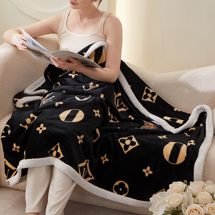 91家纺网 家纺一手货源 找家纺 楼兰公主 2025秋冬新款潮牌披肩毯毛毯毯子多功能盖毯 L熊