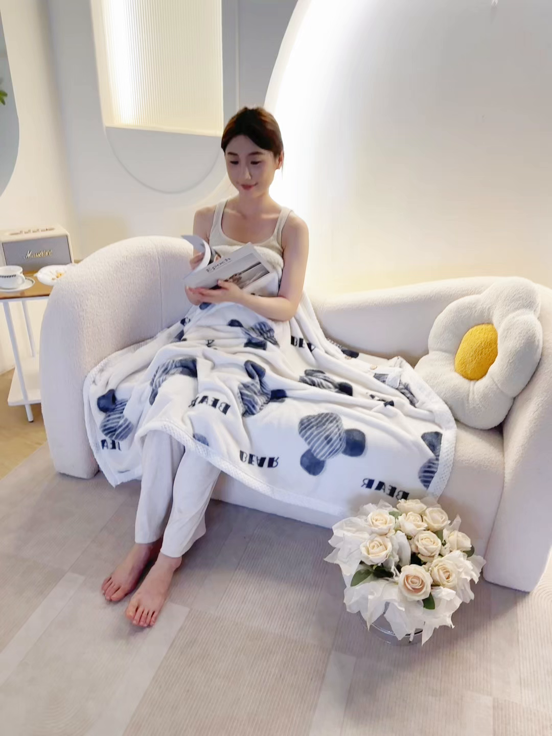 91家纺网 家纺一手货源 找家纺 楼兰公主 2025秋冬新款潮牌披肩毯毛毯毯子多功能盖毯 L熊