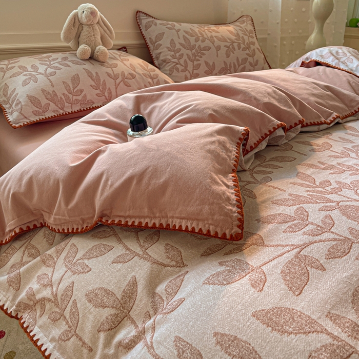 91家纺网 家纺一手货源 找家纺 如一 2025新款加厚全棉磨毛三角针四件套 叶语-粉