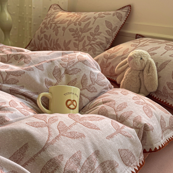 91家纺网 家纺一手货源 找家纺 如一 2025新款加厚全棉磨毛三角针四件套 叶语-粉