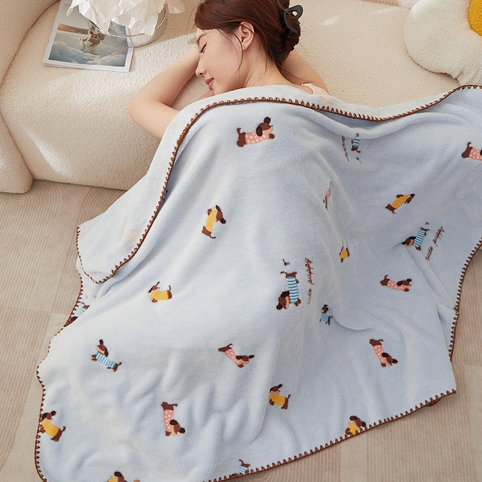 91家纺网 家纺一手货源 找家纺 楼兰公主 2025秋冬新款云朵绒披肩毯毛毯毯子多功能盖毯 腊肠狗