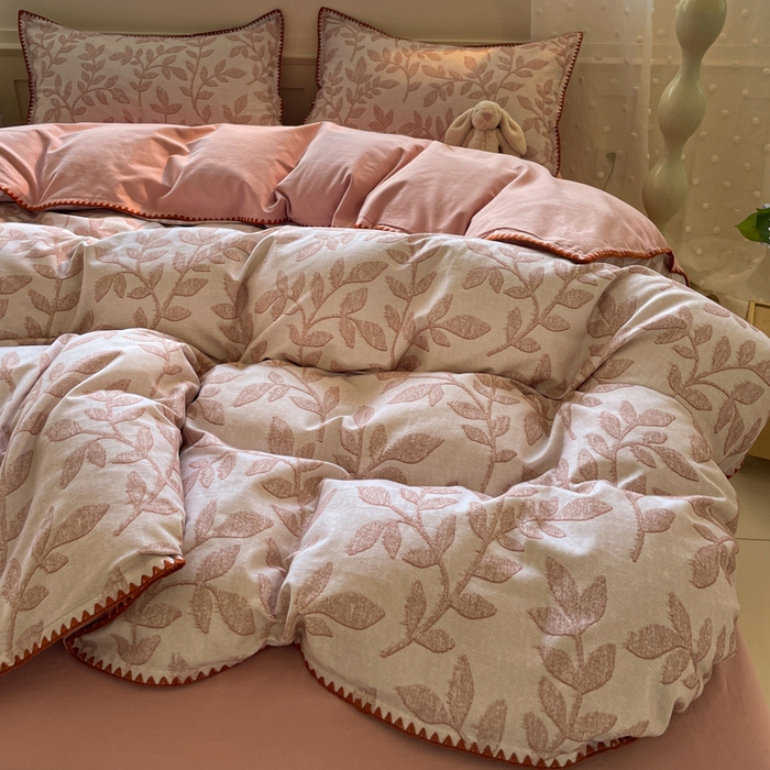 91家纺网 家纺一手货源 找家纺 如一 2025新款加厚全棉磨毛三角针四件套 叶语-粉