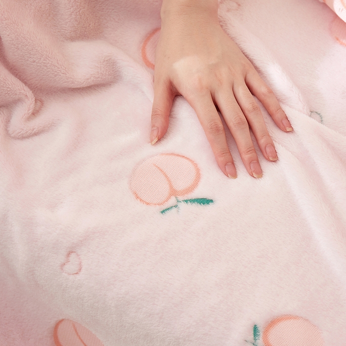 91家纺网 家纺一手货源 找家纺 楼兰公主 2025秋冬新款云朵绒披肩毯毛毯毯子多功能盖毯 蜜桃粉