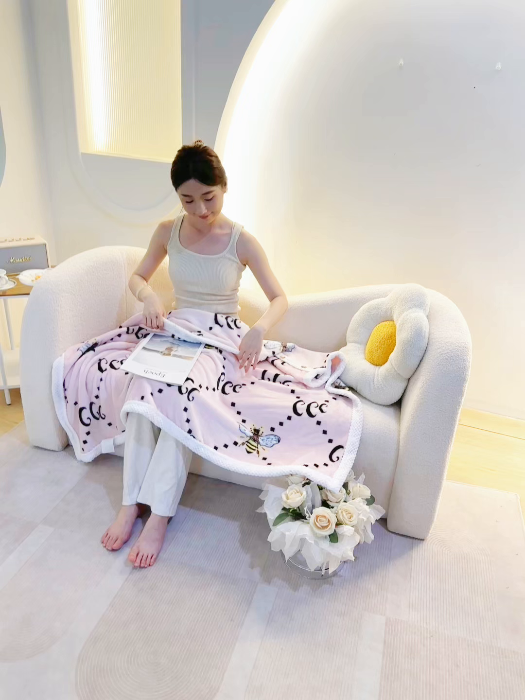 91家纺网 家纺一手货源 找家纺 楼兰公主 2025秋冬新款潮牌披肩毯毛毯毯子多功能盖毯 古里