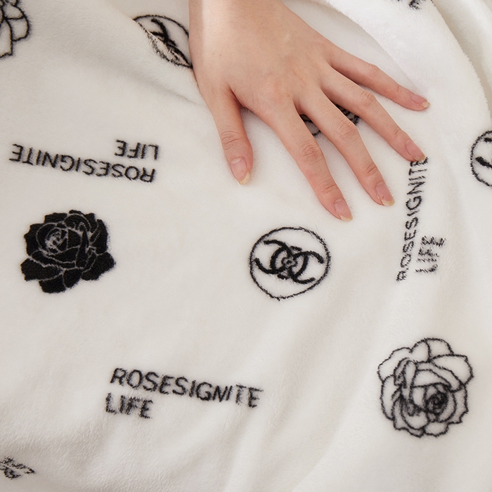 91家纺网 家纺一手货源 找家纺 楼兰公主 2025秋冬新款潮牌披肩毯毛毯毯子多功能盖毯 小香