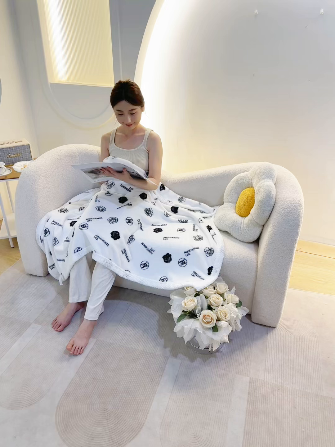 91家纺网 家纺一手货源 找家纺 楼兰公主 2025秋冬新款潮牌披肩毯毛毯毯子多功能盖毯 小香